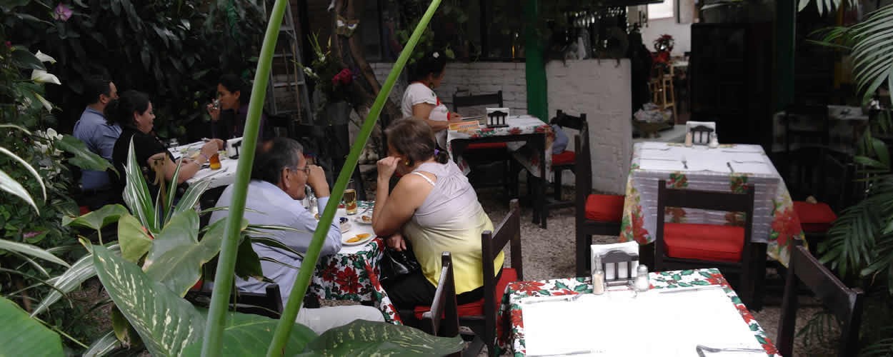 Restaurant-El-Tipico-Oaxaca-Friendly-Atmosphere-res
